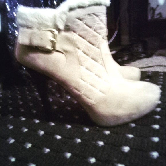 Size 8 heel ankle boots - Picture 1 of 2